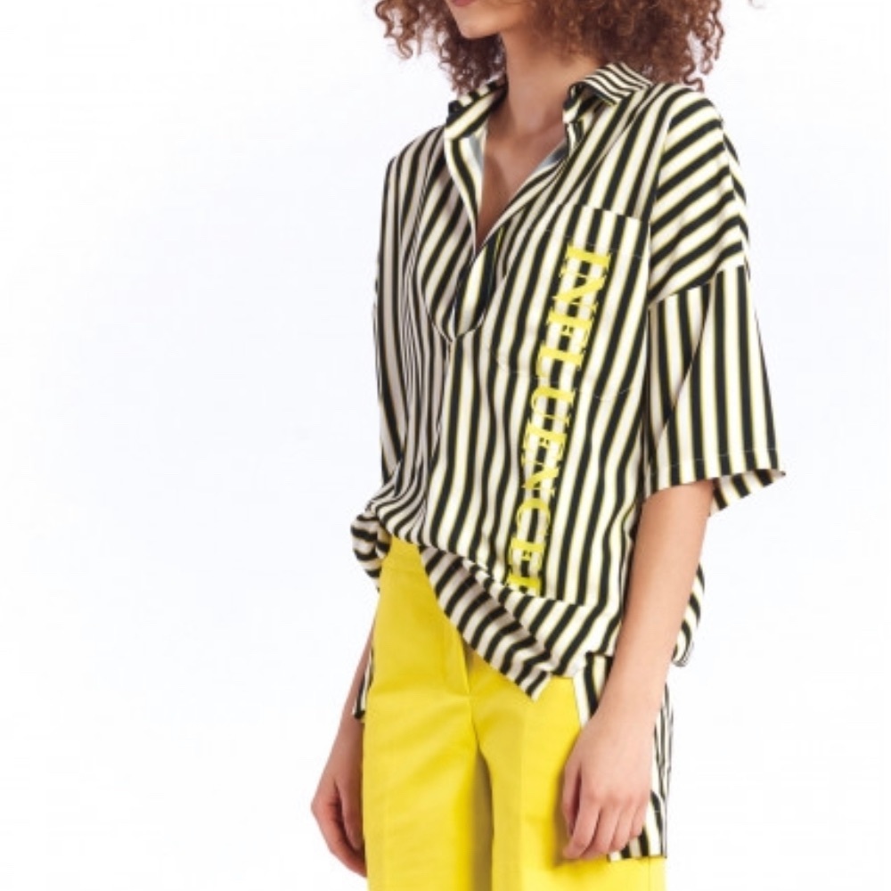 ❗️SALE❗️Bright white and black striped blouse